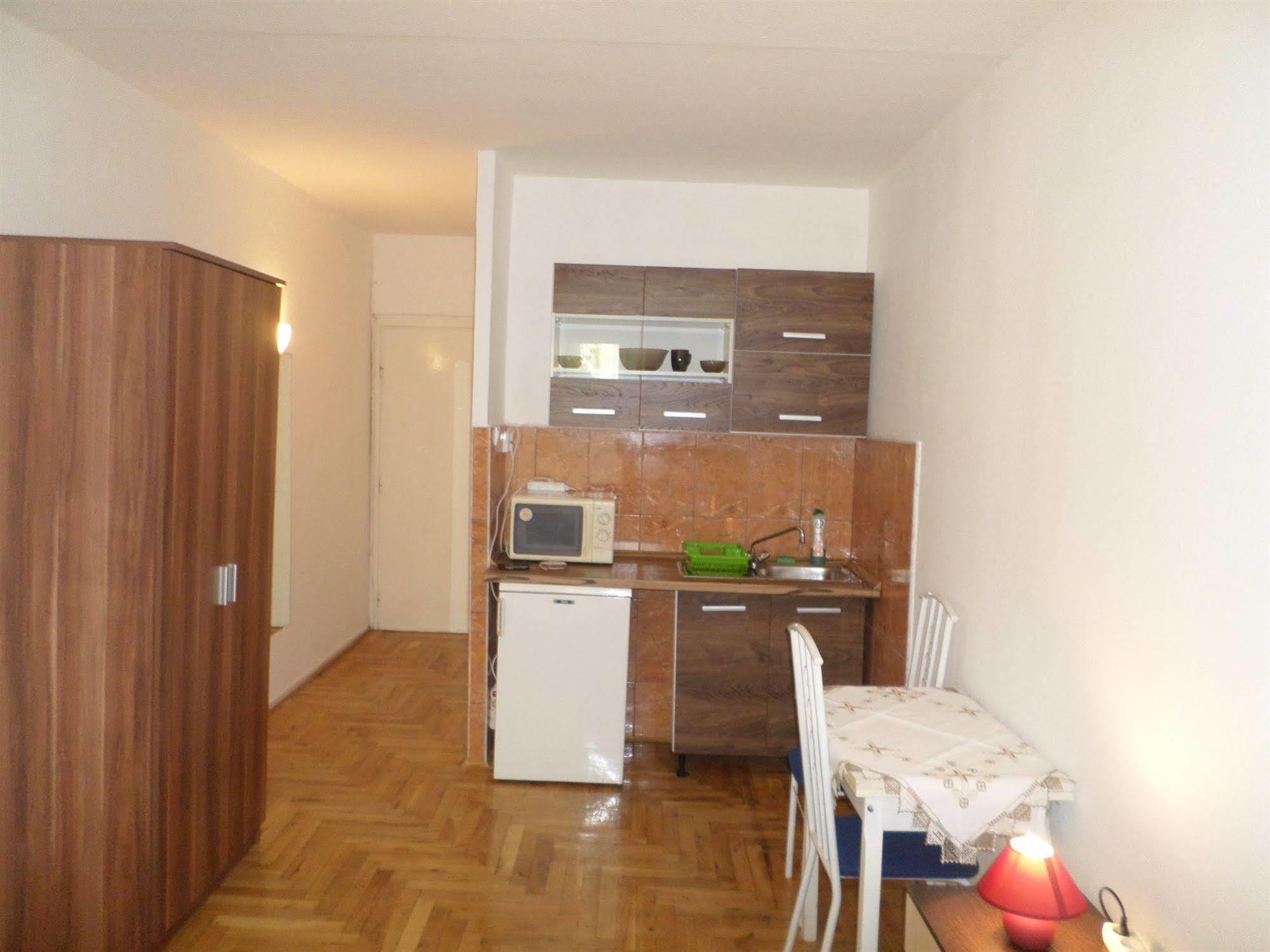 Leslie Apartament *